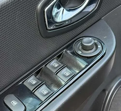 Renault Clio RATA 99E 2013. godište
