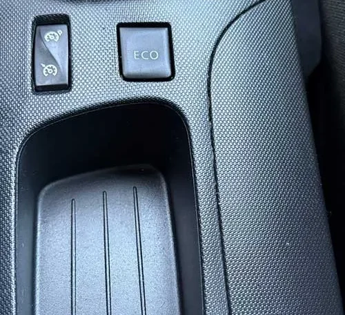 Renault Clio RATA 99E 2013. godište